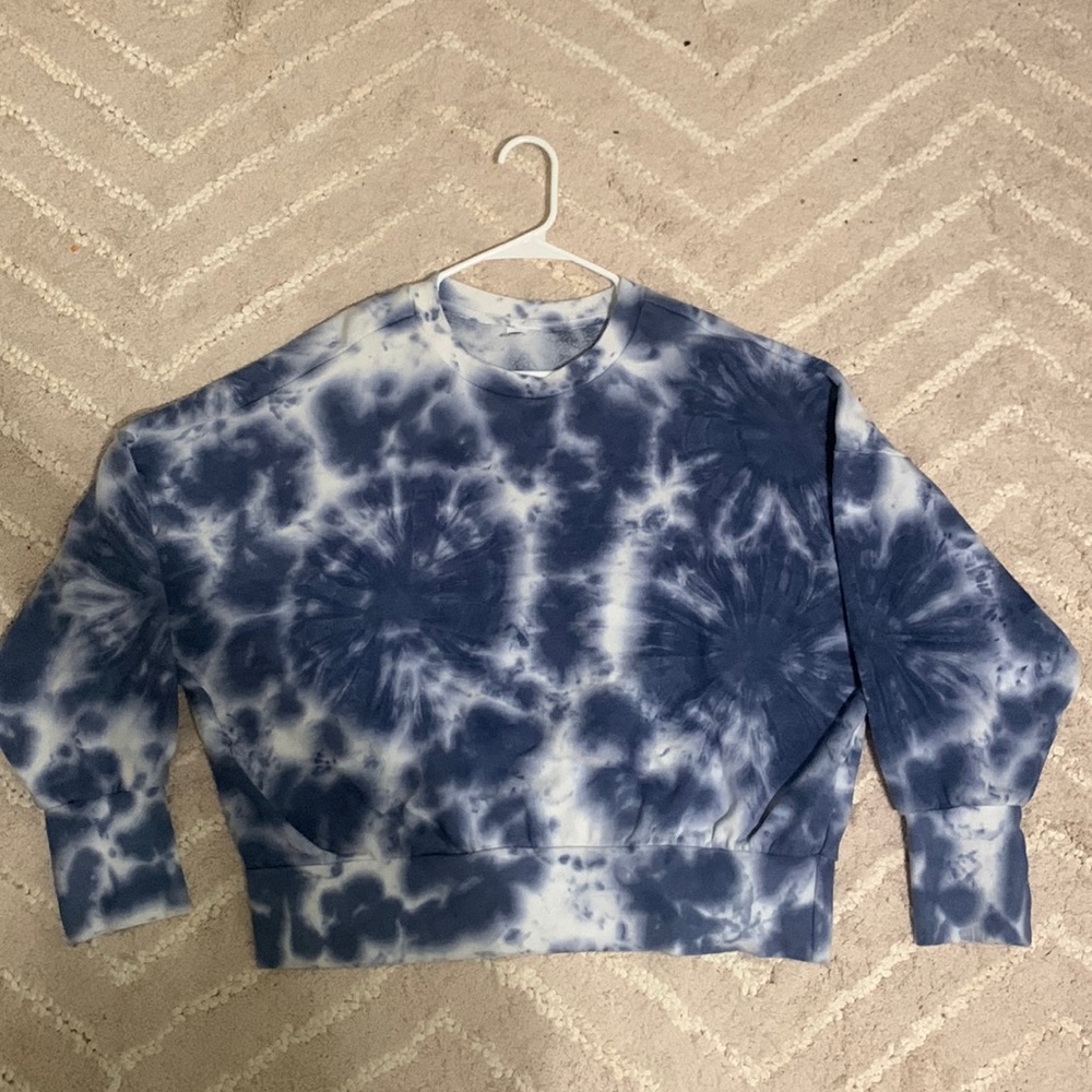 tie-dye sweater